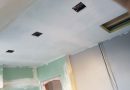 Einbringen der Aussparungen für Einbauten  (Licht, Lautsprecher, Duschpanel)